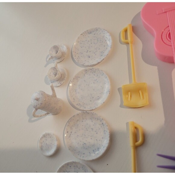 Camp Barbie Outdoor Fun Playset 1993 Campfire Accessories Dishes Guitar Utensils - Picture 5 of 6